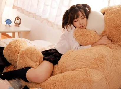 Cơn mưa bất chợt làm tôi phải nán lại
