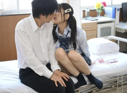 Gã nam sinh yếu đuối được khoa khôi đè ra địt trong lớp