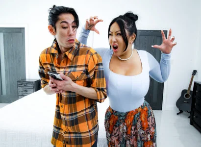 Con trai này khiến mẹ kế xăm trổ hàng múp tới đỉnh cao